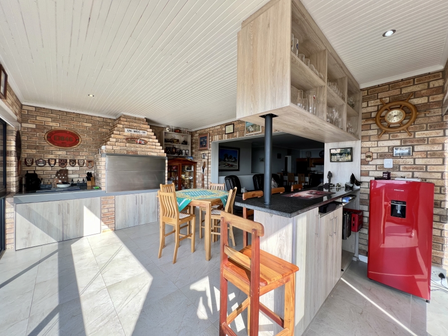 3 Bedroom Property for Sale in Wavecrest Eastern Cape